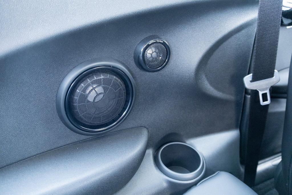 used 2023 MINI SE Hardtop car, priced at $22,500