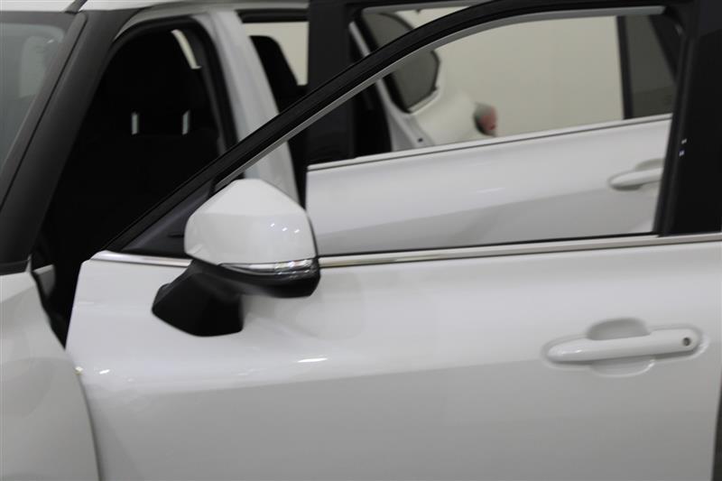 used 2021 Toyota Highlander car, priced at $23,995