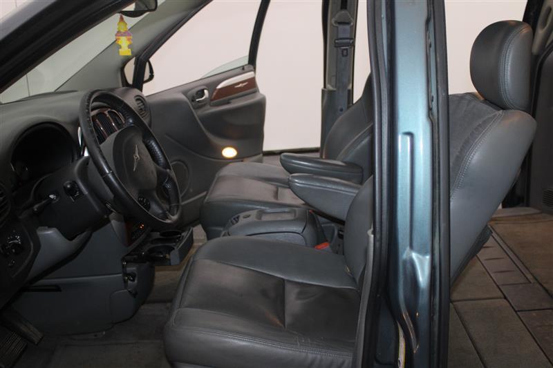 used 2007 Chrysler Town & Country car, priced at $5,995