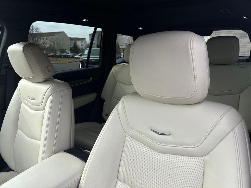 used 2023 Cadillac XT6 car, priced at $38,308