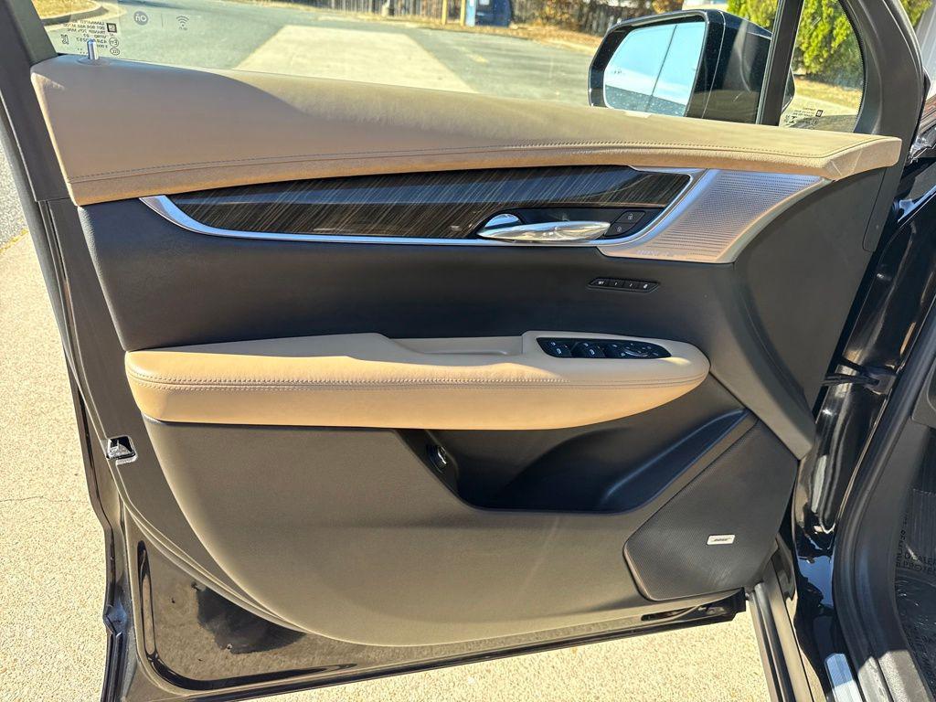 used 2023 Cadillac XT6 car, priced at $35,700