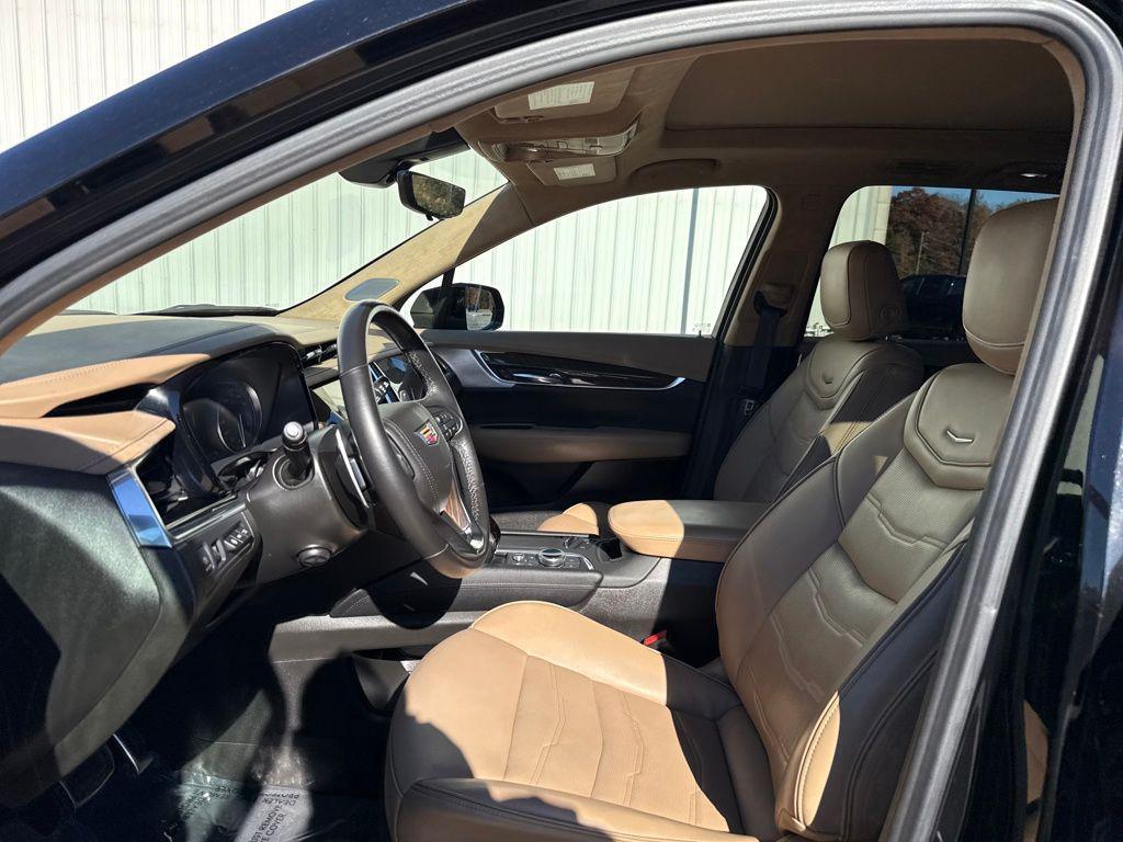 used 2023 Cadillac XT6 car, priced at $35,700