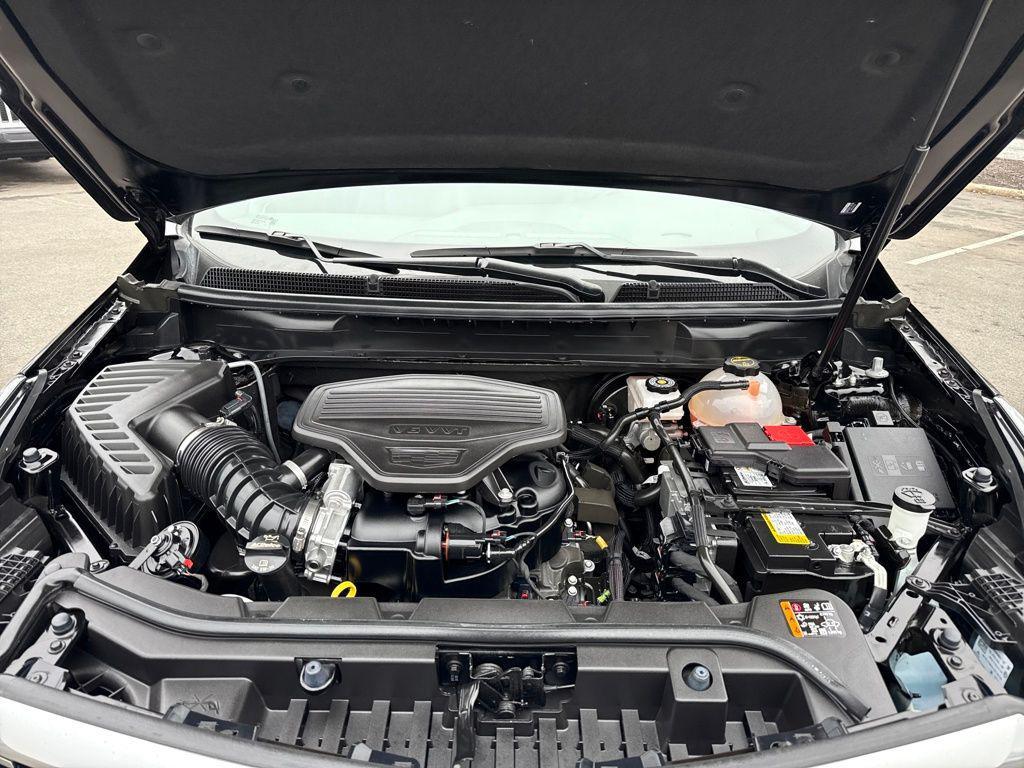 used 2025 Cadillac XT5 car, priced at $40,747