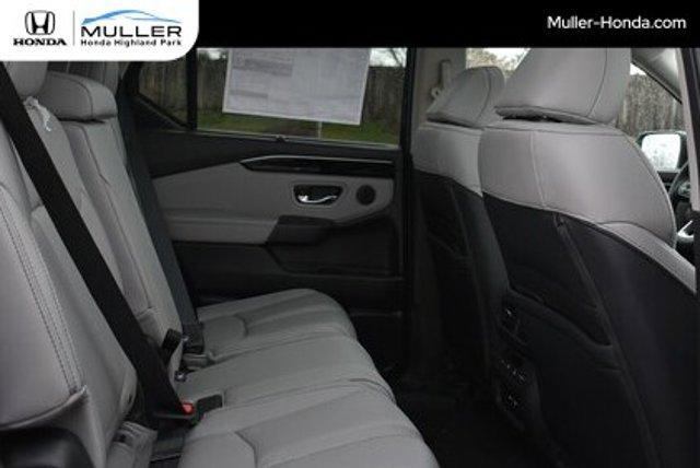 new 2025 Honda Pilot car, priced at $51,550