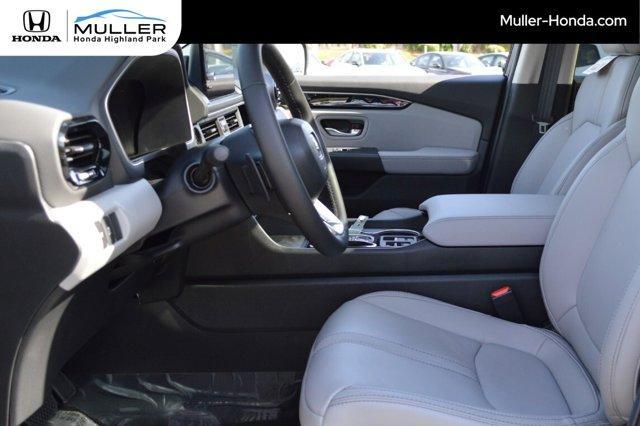 new 2025 Honda Pilot car, priced at $51,825