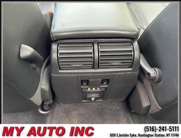 used 2009 Jeep Commander car, priced at $11,999