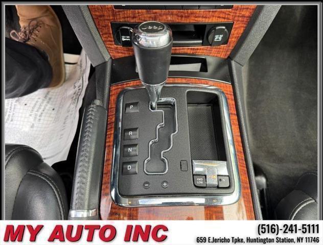 used 2009 Jeep Commander car, priced at $11,999