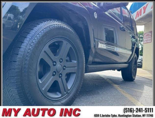 used 2009 Jeep Commander car, priced at $11,999