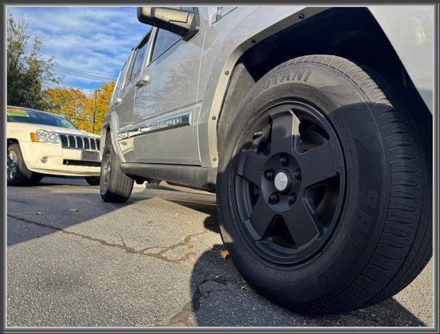 used 2010 Jeep Commander car, priced at $11,999