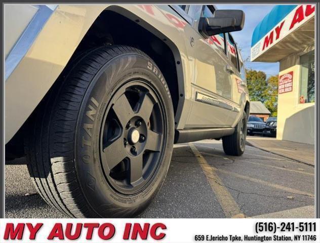 used 2010 Jeep Commander car, priced at $10,999