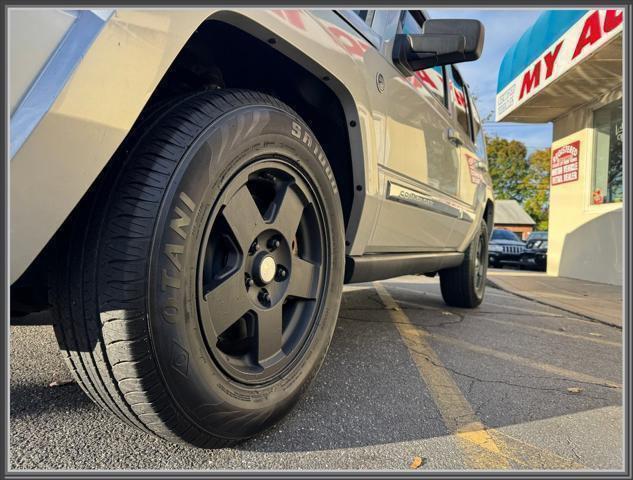 used 2010 Jeep Commander car, priced at $11,999