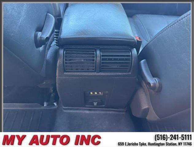 used 2008 Jeep Commander car, priced at $10,999