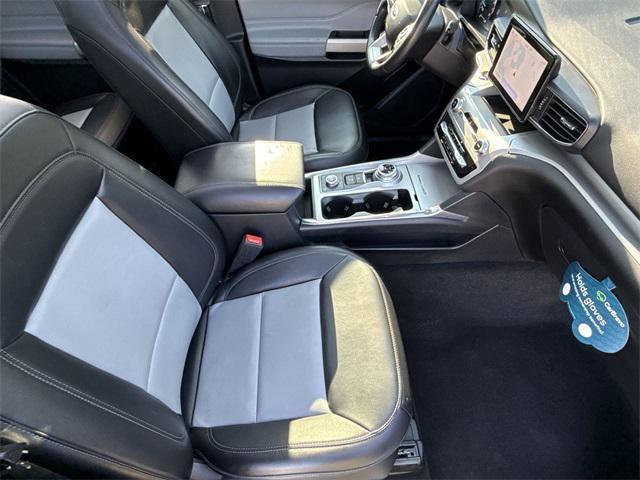 2022 Star White Metallic Tri-Coat Ford Explorer