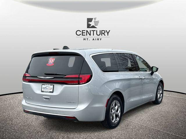 used 2024 Chrysler Pacifica car, priced at $28,988