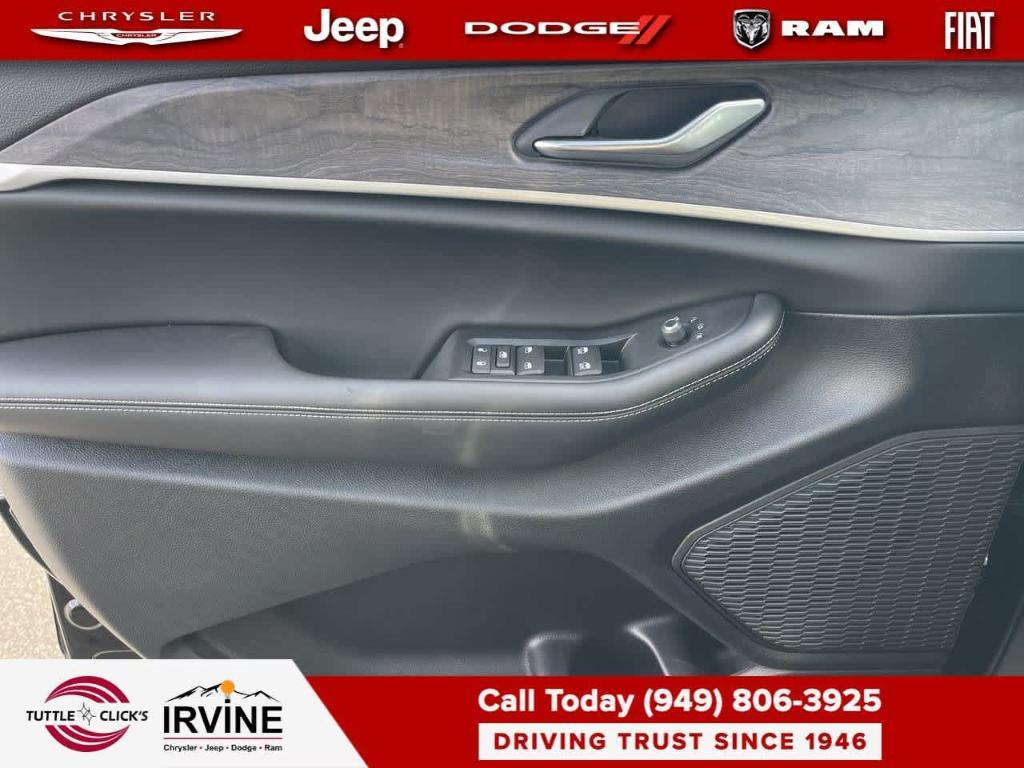 new 2026 Jeep Grand Cherokee car, priced at $48,025