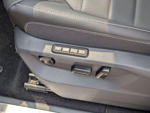 new 2025 Volkswagen Atlas car, priced at $43,857