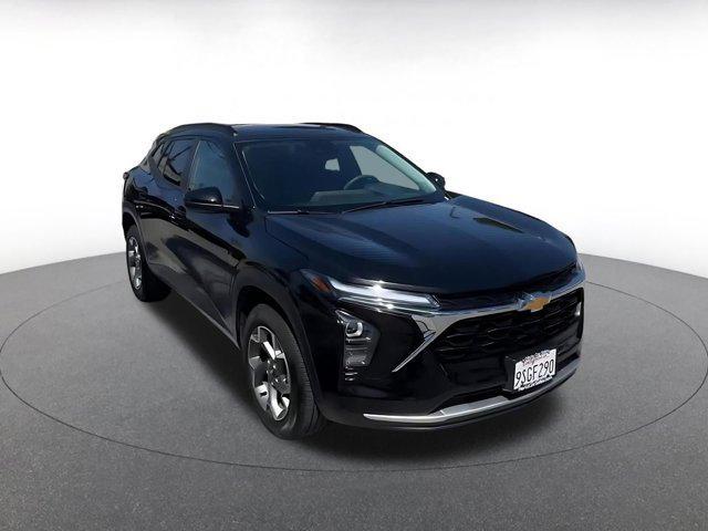 used 2025 Chevrolet Trax car, priced at $19,098