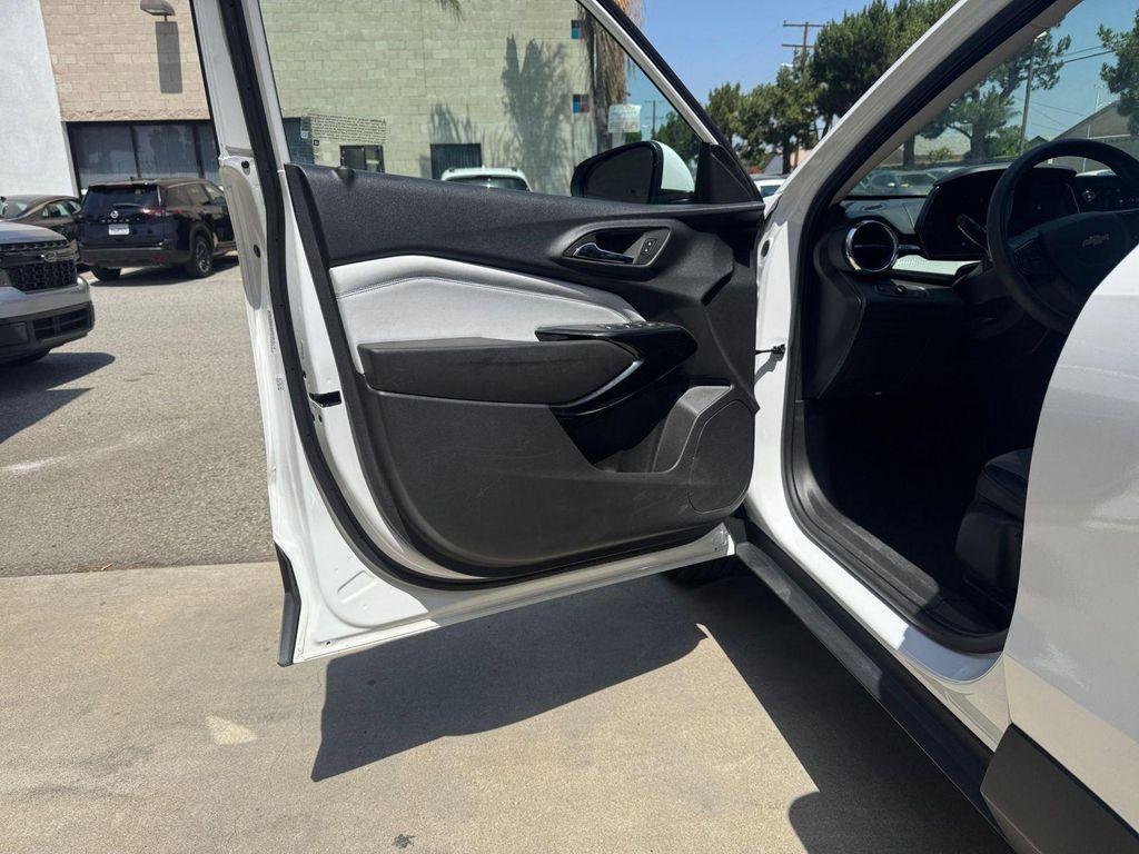 used 2025 Chevrolet Trax car, priced at $18,995