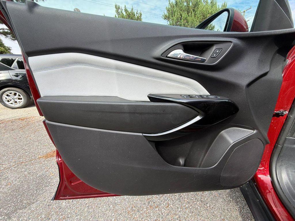 used 2025 Chevrolet Trax car, priced at $19,370