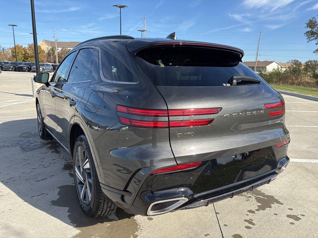 new 2026 Genesis GV70 car