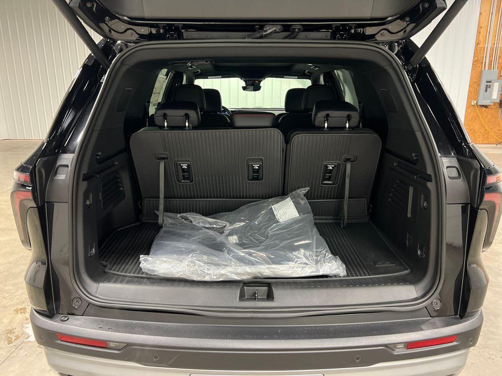 new 2026 Chevrolet Traverse car, priced at $54,045