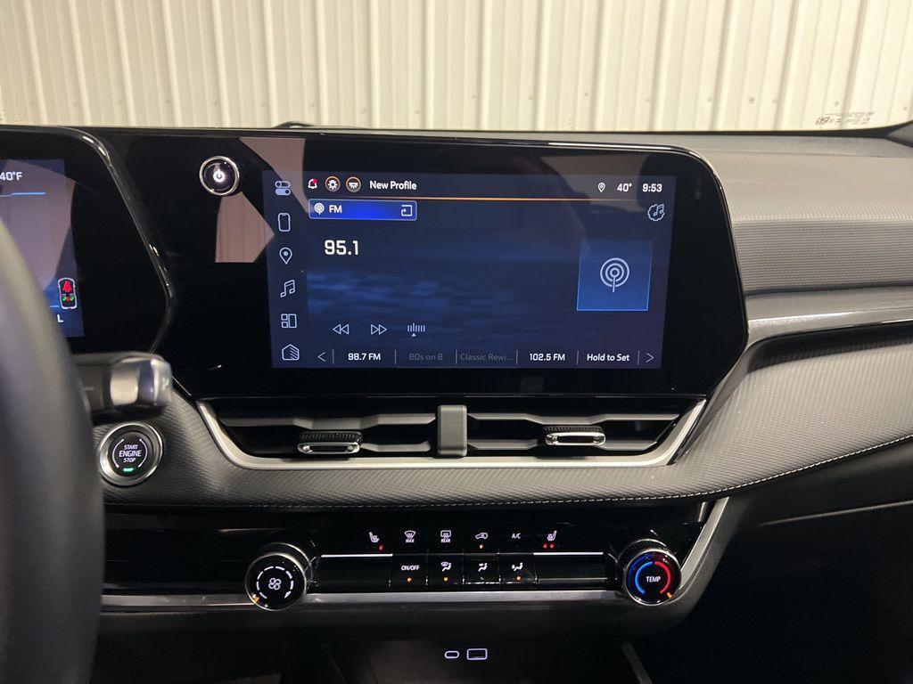 used 2025 Chevrolet Equinox car, priced at $27,890