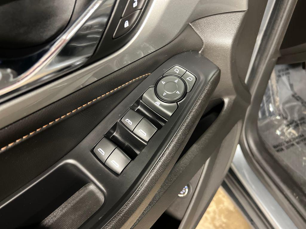 used 2021 Chevrolet Traverse car, priced at $21,298