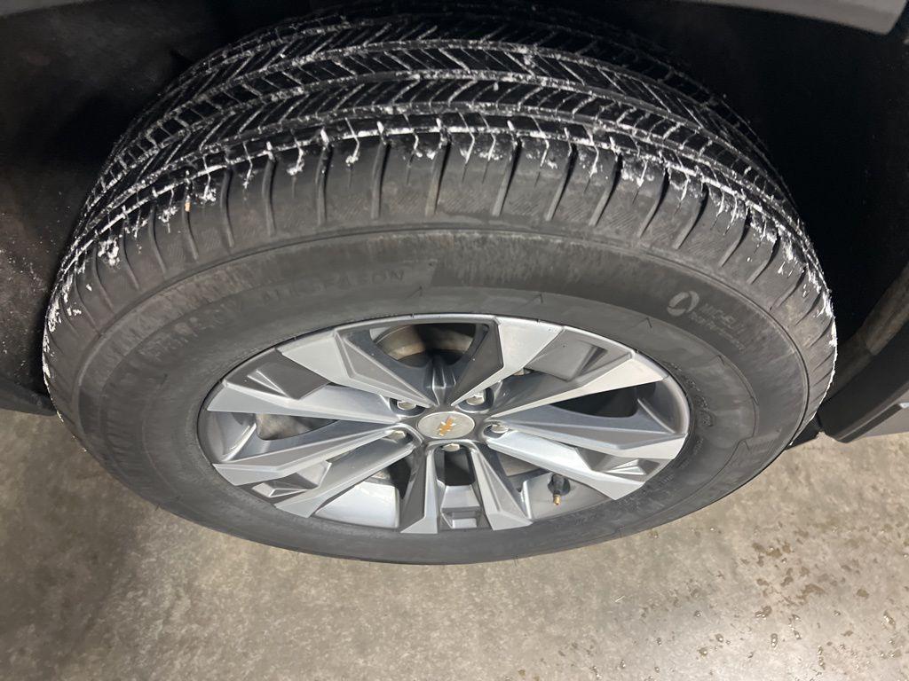 used 2025 Chevrolet Equinox car, priced at $27,890