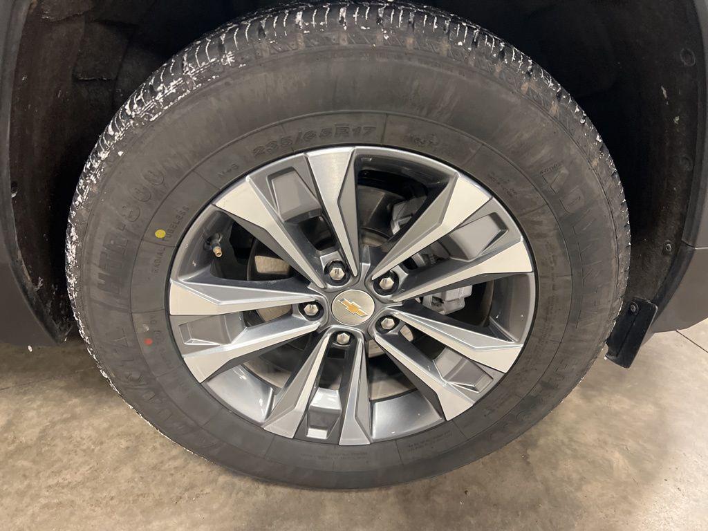 used 2025 Chevrolet Equinox car, priced at $27,890