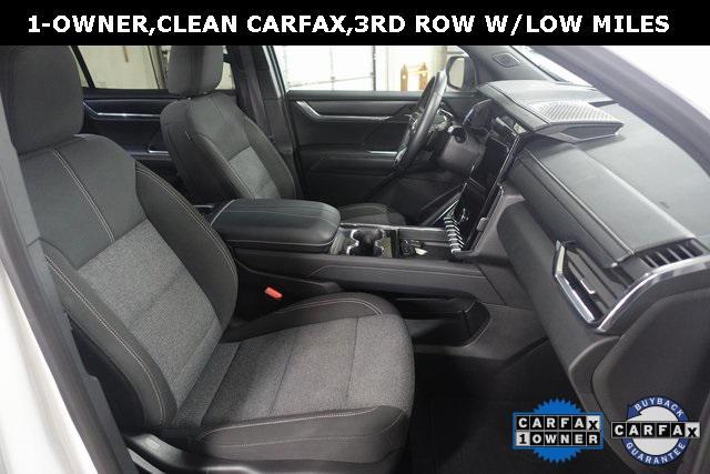 used 2025 GMC Acadia car, priced at $32,000