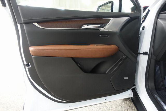 new 2025 Cadillac XT5 car, priced at $55,135