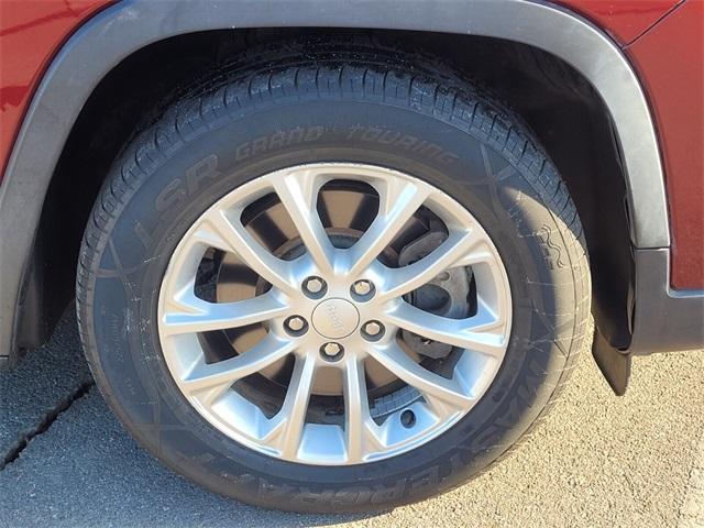 used 2019 Jeep Cherokee car, priced at $15,791