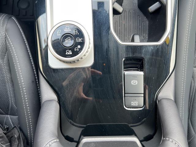 used 2025 Mitsubishi Outlander car, priced at $37,468