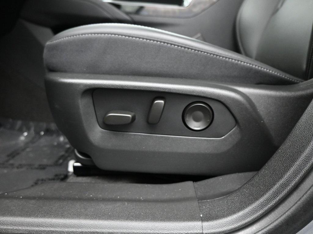 used 2025 Buick Envision car, priced at $28,490