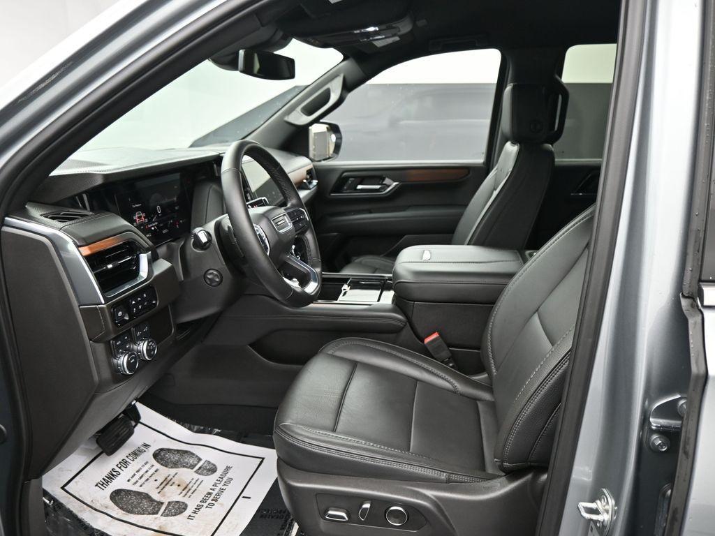 used 2025 GMC Yukon car, priced at $73,990