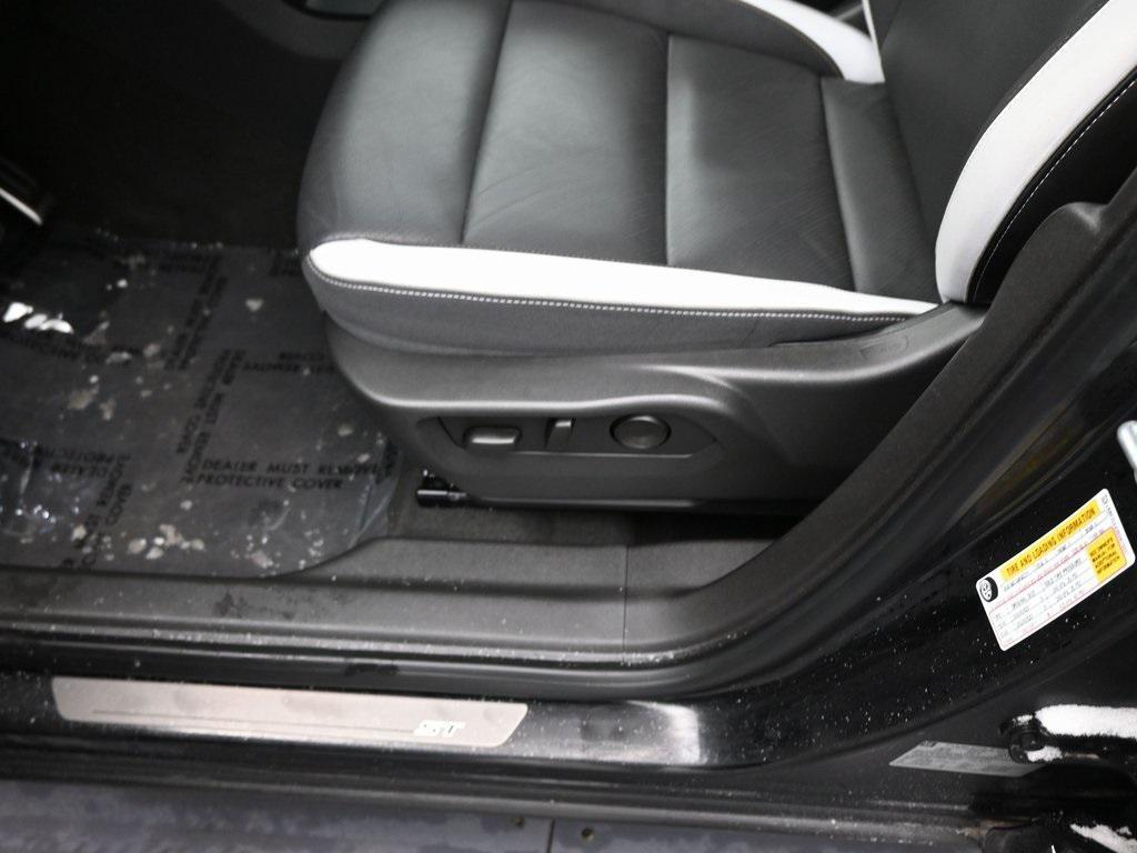 used 2025 Buick Envision car, priced at $30,990