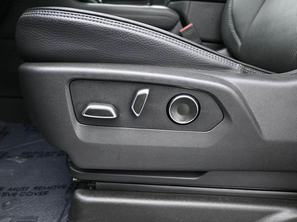 used 2025 GMC Yukon XL car, priced at $72,990