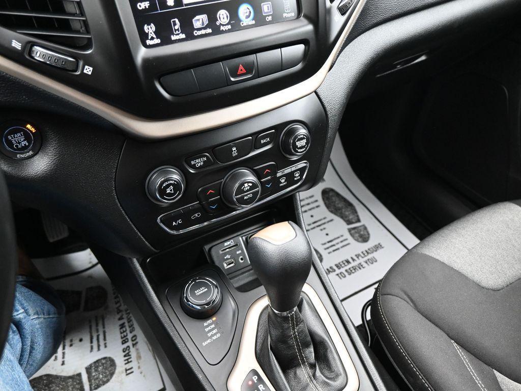 used 2014 Jeep Cherokee car, priced at $10,990