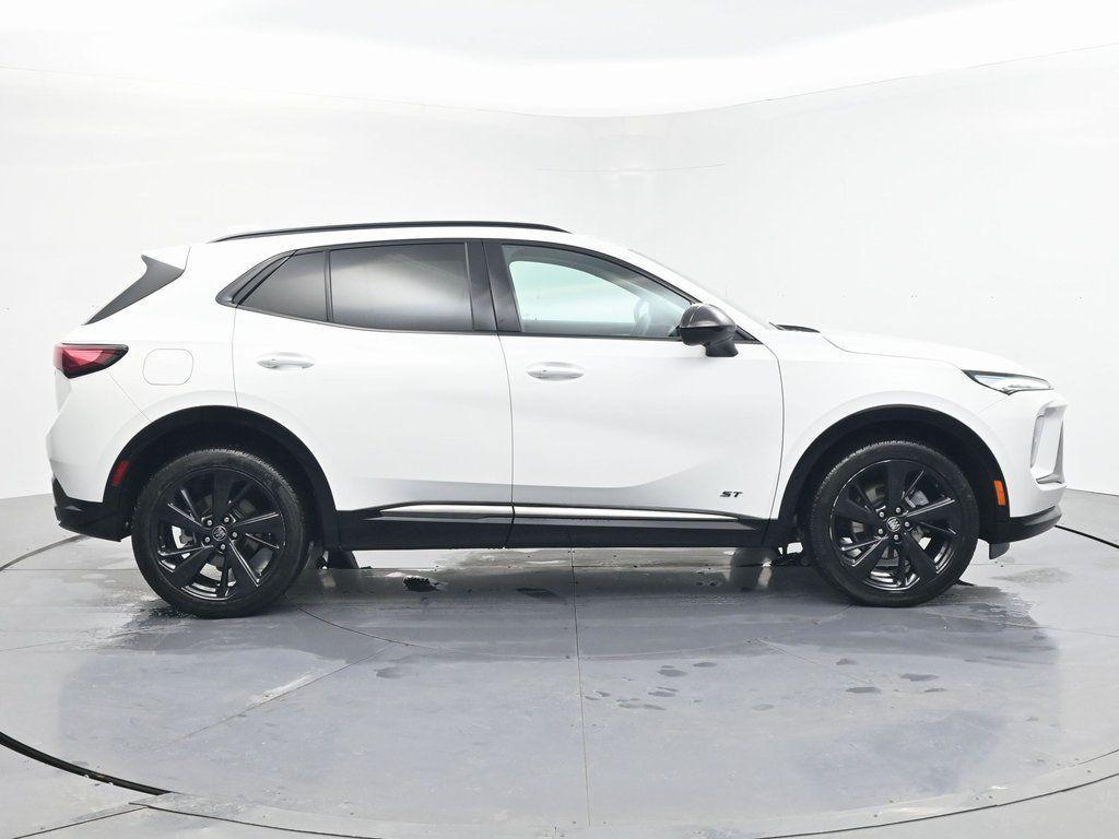 used 2025 Buick Envision car, priced at $28,990