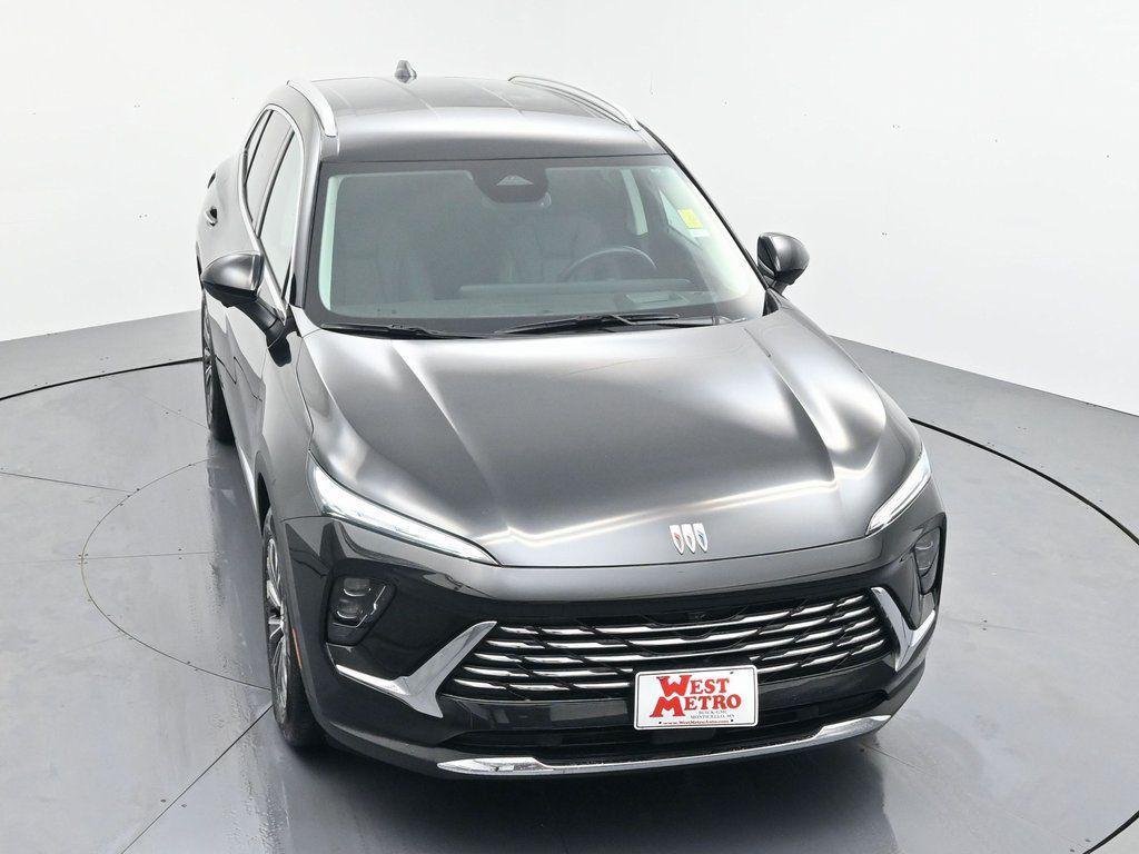 used 2025 Buick Envision car, priced at $28,490