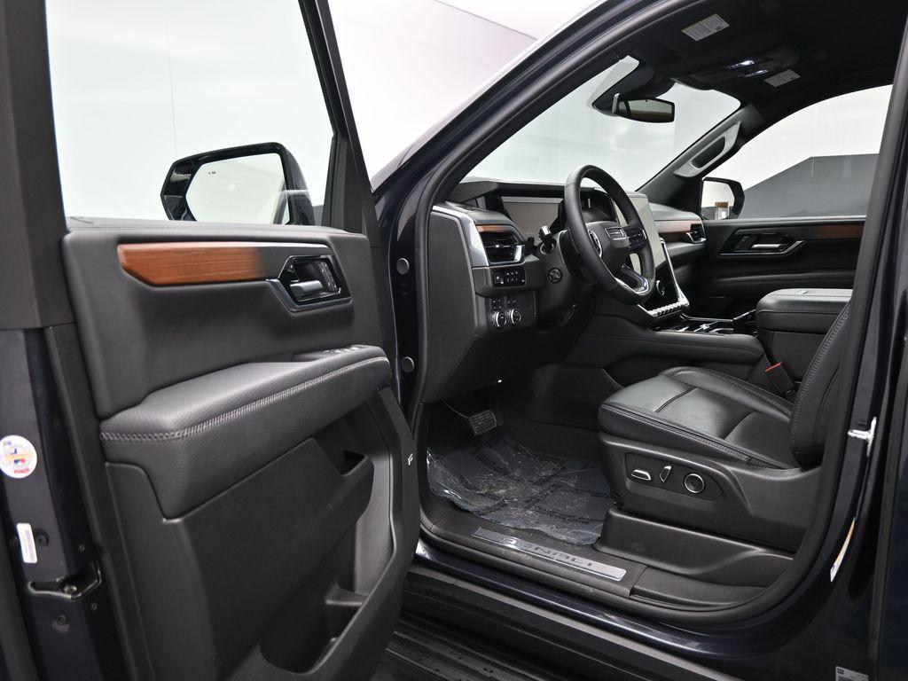 used 2025 GMC Yukon car, priced at $73,990
