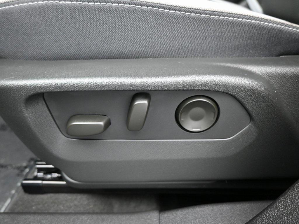 used 2025 Buick Envision car, priced at $30,990