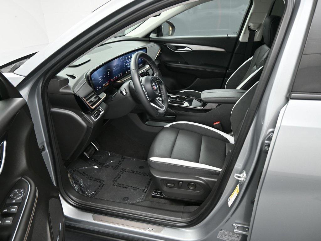 used 2025 Buick Envision car, priced at $30,490