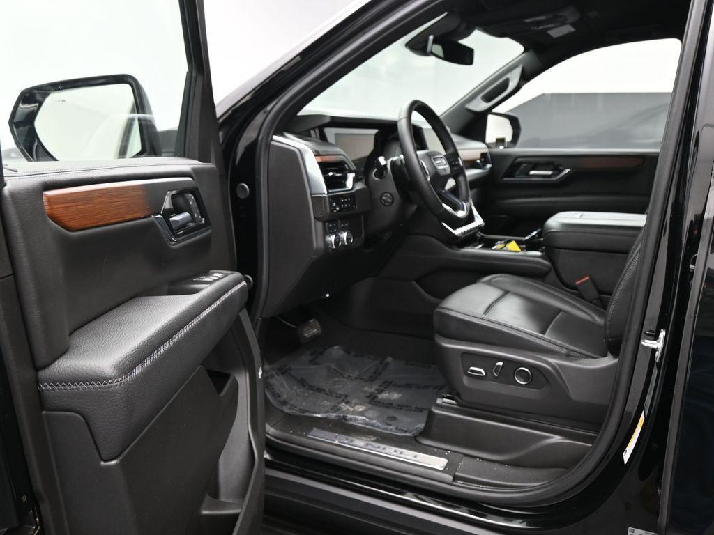 used 2025 GMC Yukon XL car