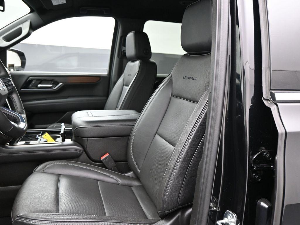 used 2025 GMC Yukon XL car