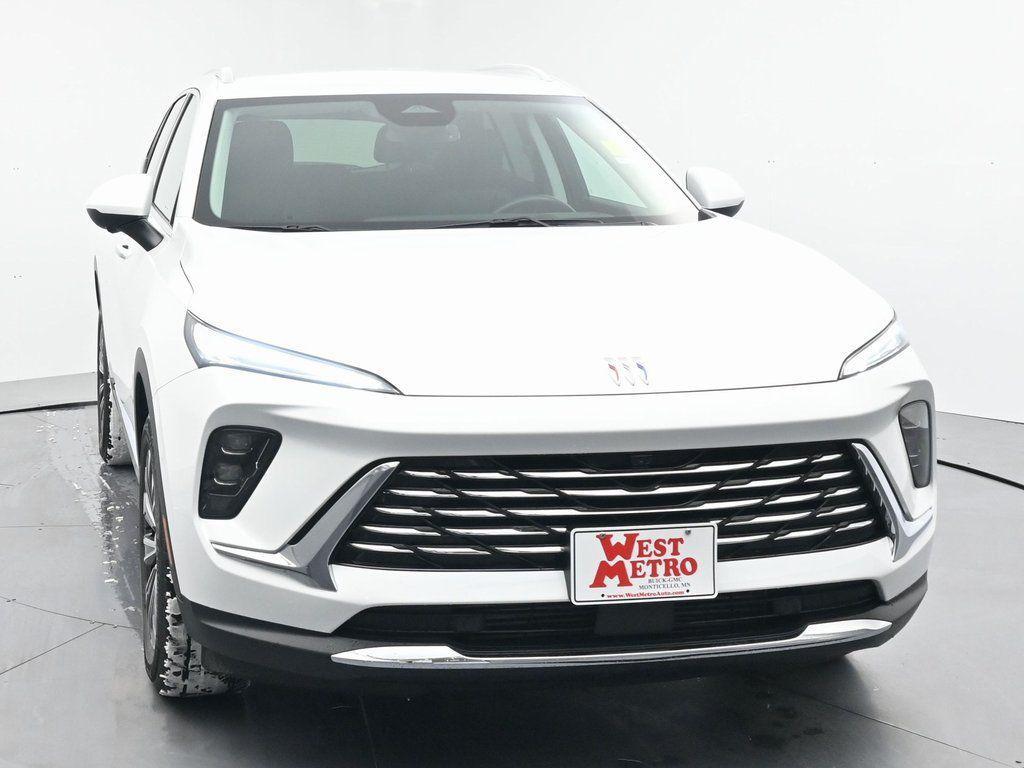 used 2025 Buick Envision car, priced at $27,490