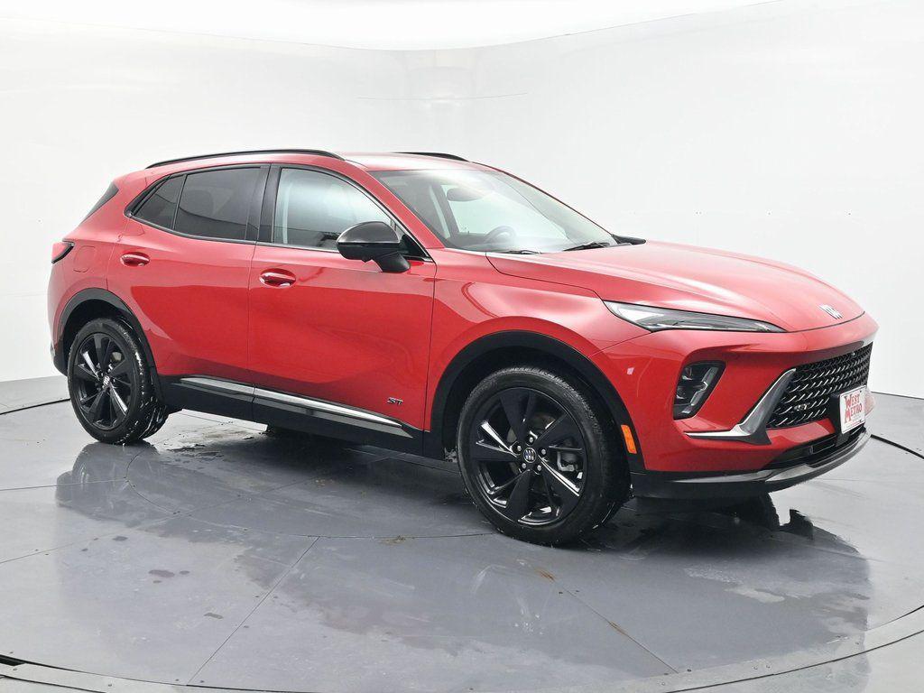 used 2025 Buick Envision car, priced at $28,990