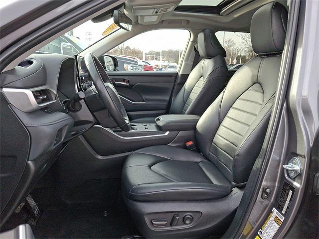 used 2024 Toyota Highlander Hybrid car, priced at $42,375