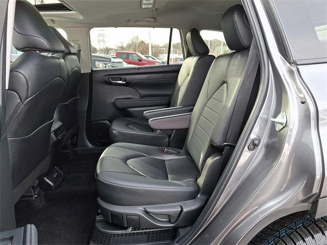 used 2024 Toyota Highlander Hybrid car, priced at $42,375
