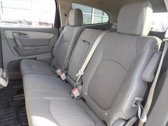 2017 Silver Ice Metallic Chevrolet Traverse